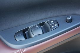 2014款日产骐达1.6L