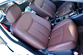 2014款日产骐达1.6L