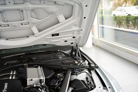 2014款宝马M4双门轿跑车