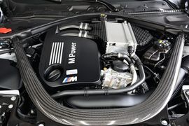 2014款宝马M4双门轿跑车
