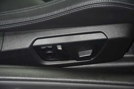 2014款宝马M4双门轿跑车