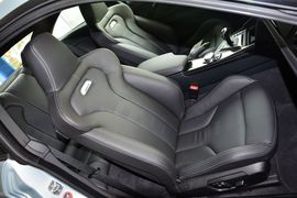 2014款宝马M4双门轿跑车