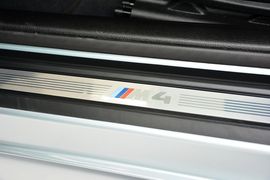 2014款宝马M4双门轿跑车