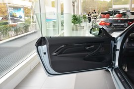 2014款宝马M4双门轿跑车