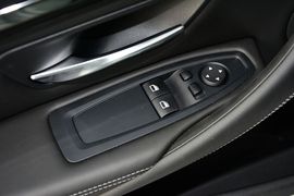 2014款宝马M4双门轿跑车