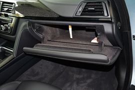 2014款宝马M4双门轿跑车