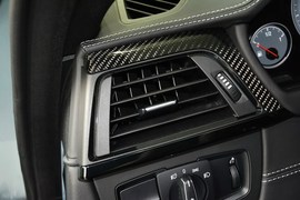2014款宝马M4双门轿跑车