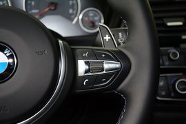 2014款宝马M4双门轿跑车