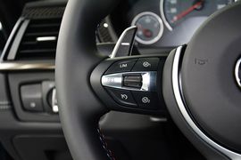 2014款宝马M4双门轿跑车