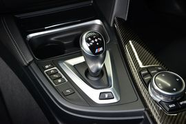 2014款宝马M4双门轿跑车
