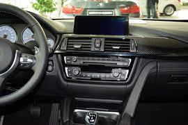 2014款宝马M4双门轿跑车