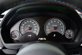 2014款宝马M4双门轿跑车