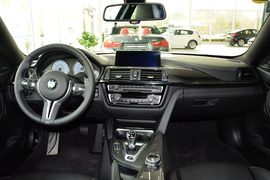 2014款宝马M4双门轿跑车