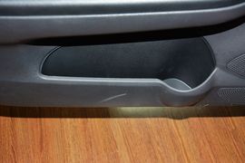 2015款日产玛驰1.5L自动型