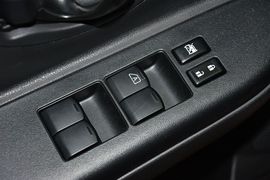 2015款日产玛驰1.5L自动型