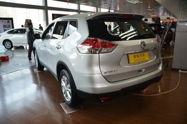 2014款日产奇骏2.0L