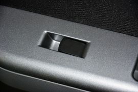 2013款铃木雨燕1.3L手动标准型
