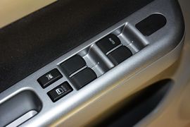 2013款铃木雨燕1.3L手动标准型