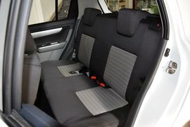 2013款铃木雨燕1.3L手动标准型