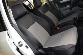 2013款铃木雨燕1.3L手动标准型