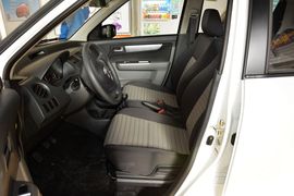 2013款铃木雨燕1.3L手动标准型