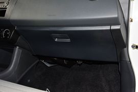 2013款铃木雨燕1.3L手动标准型
