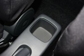 2013款铃木雨燕1.3L手动标准型
