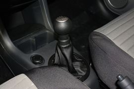 2013款铃木雨燕1.3L手动标准型