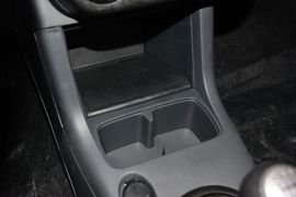 2013款铃木雨燕1.3L手动标准型