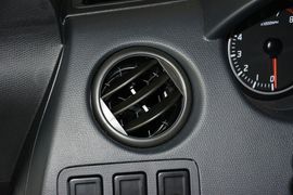 2013款铃木雨燕1.3L手动标准型
