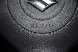 2013款铃木雨燕1.3L手动标准型