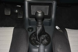 2013款铃木雨燕1.3L手动标准型