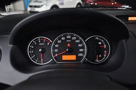 2013款铃木雨燕1.3L手动标准型