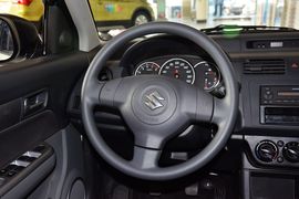 2013款铃木雨燕1.3L手动标准型