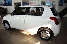 2013款铃木雨燕1.3L手动标准型