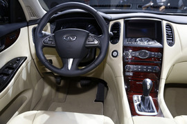 2014款国产英菲尼迪QX50车展解读