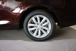 2013款吉利帝豪经典版1.8L手动精英型