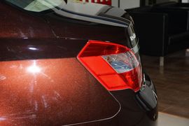 2013款吉利帝豪经典版1.8L手动精英型