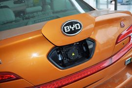 2014款比亚迪秦1.5T旗舰型