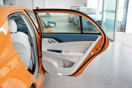 2014款比亚迪秦1.5T旗舰型