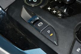 2014款比亚迪秦1.5T旗舰型