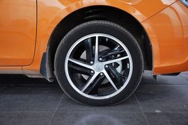 2014款比亚迪秦1.5T旗舰型