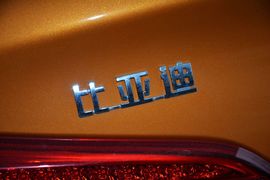 2014款比亚迪秦1.5T旗舰型