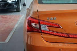 2014款比亚迪秦1.5T旗舰型