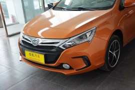 2014款比亚迪秦1.5T旗舰型
