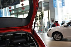 2014款吉利新帝豪两厢1.3T手动精英型