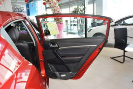 2014款吉利新帝豪两厢1.3T手动精英型