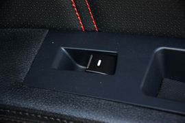 2015款吉利GX7运动版2.0L自动尊享型