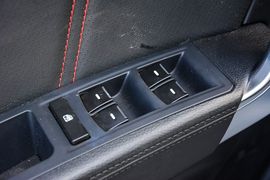 2015款吉利GX7运动版2.0L自动尊享型