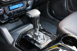 2015款吉利GX7运动版2.0L自动尊享型